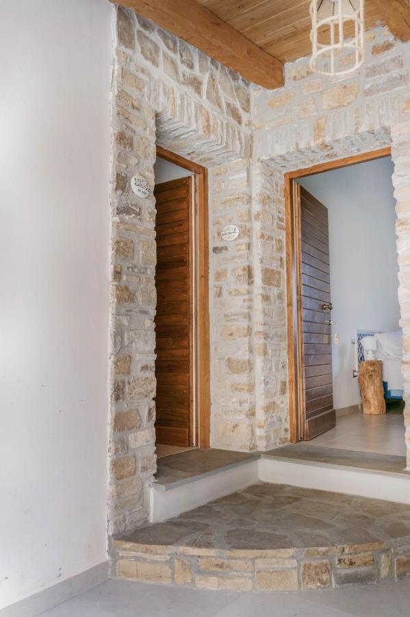 Country House L'antica Pietra *